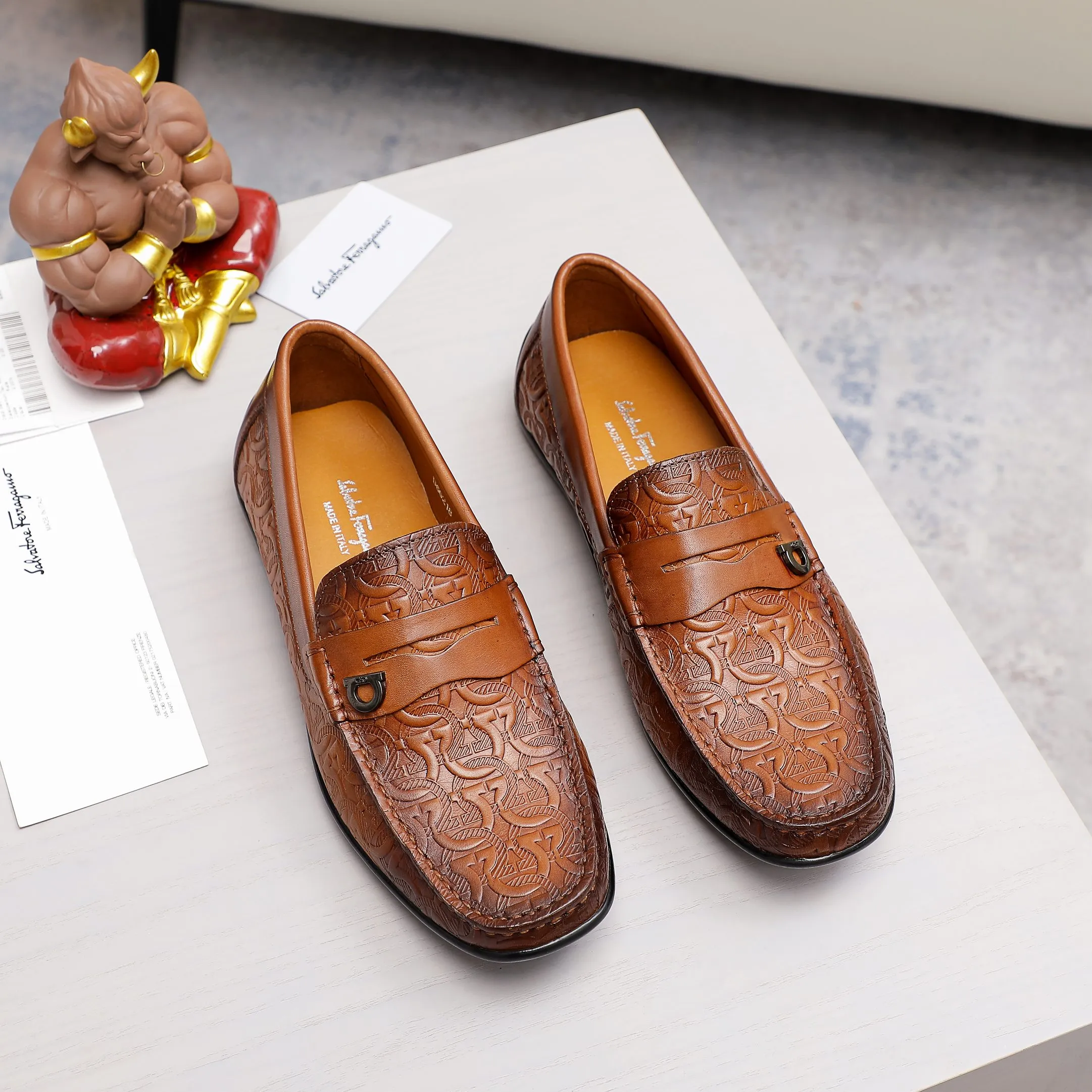 Men's clothing and shoes💰360 🔥Ferragamo's new men's casual slip-on shoes🇨🇳Official website original 1:1 mold opening, original quality💯Fine workmanship, high-end luxury☘The upper is made of imported Italian first-layer cowhide🌴Top layer🐷Leather lining🍓Rubber wear-resistant and non-slip outsole, breathable and comfortable to wear🍍The first choice for high-grade men🍉Black, brown. Code number 38-45
